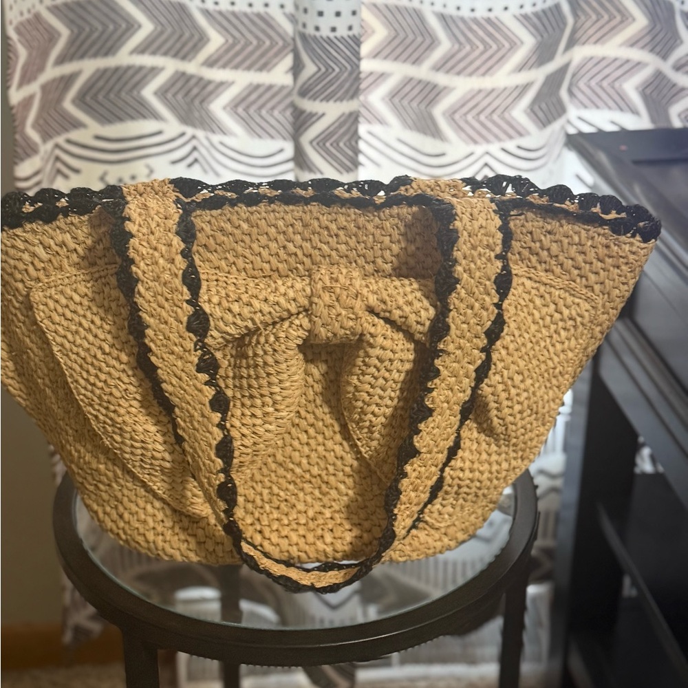 Chic Tan Tote Bag with Black Detailing